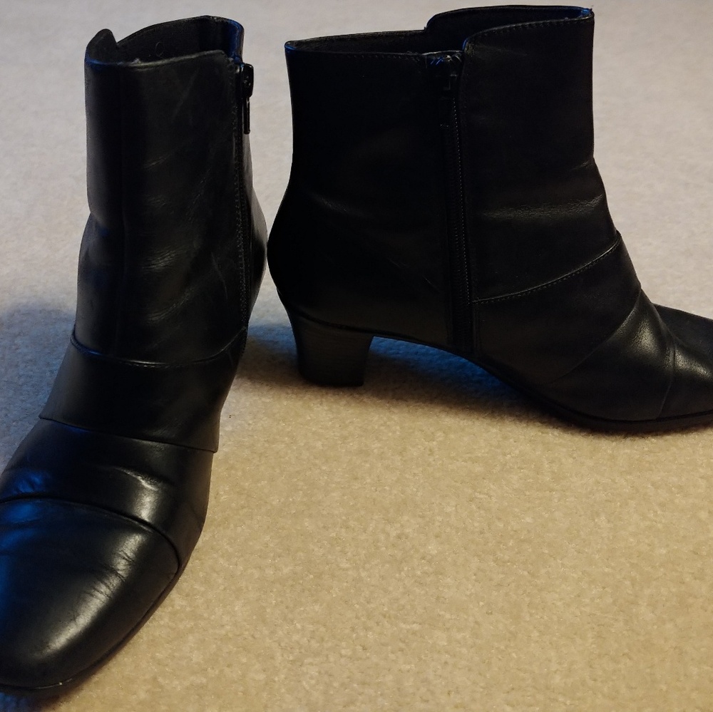 Ladie's boots